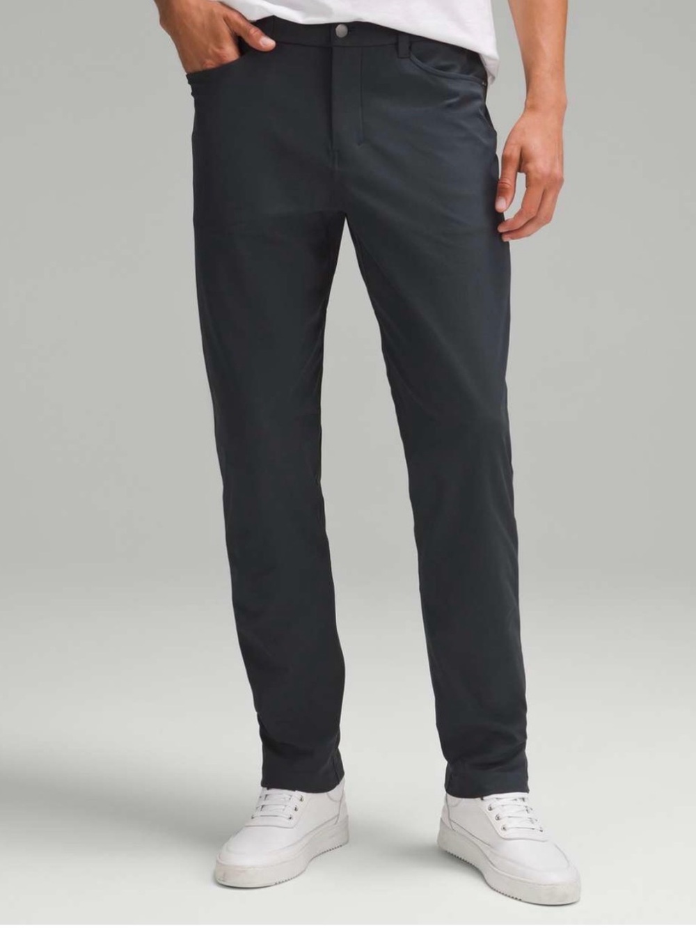 Lululemon ABC Classic-Fit Pant *Warpstreme
Obsidian Size 33
